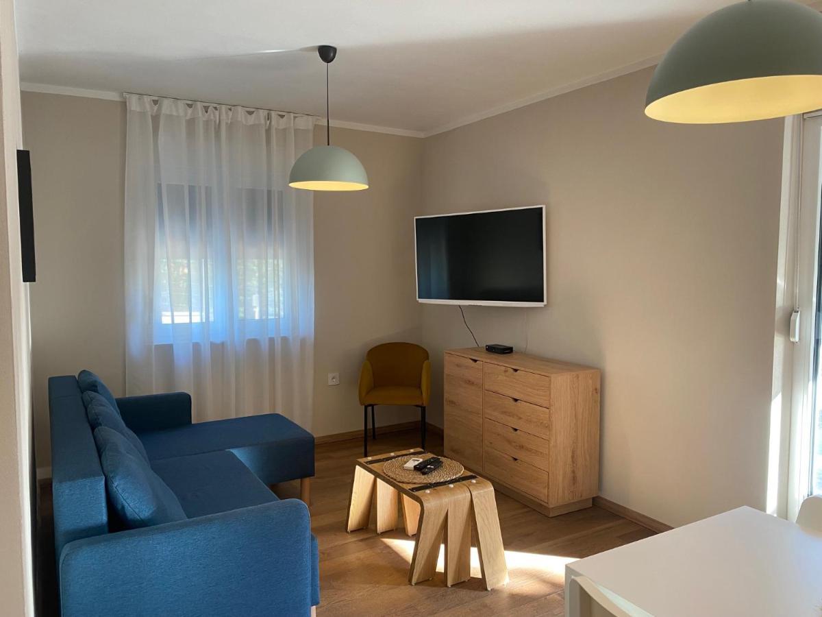 M Plus Residence Pinezići Exteriör bild