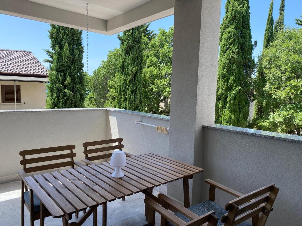 M Plus Residence Pinezići Exteriör bild