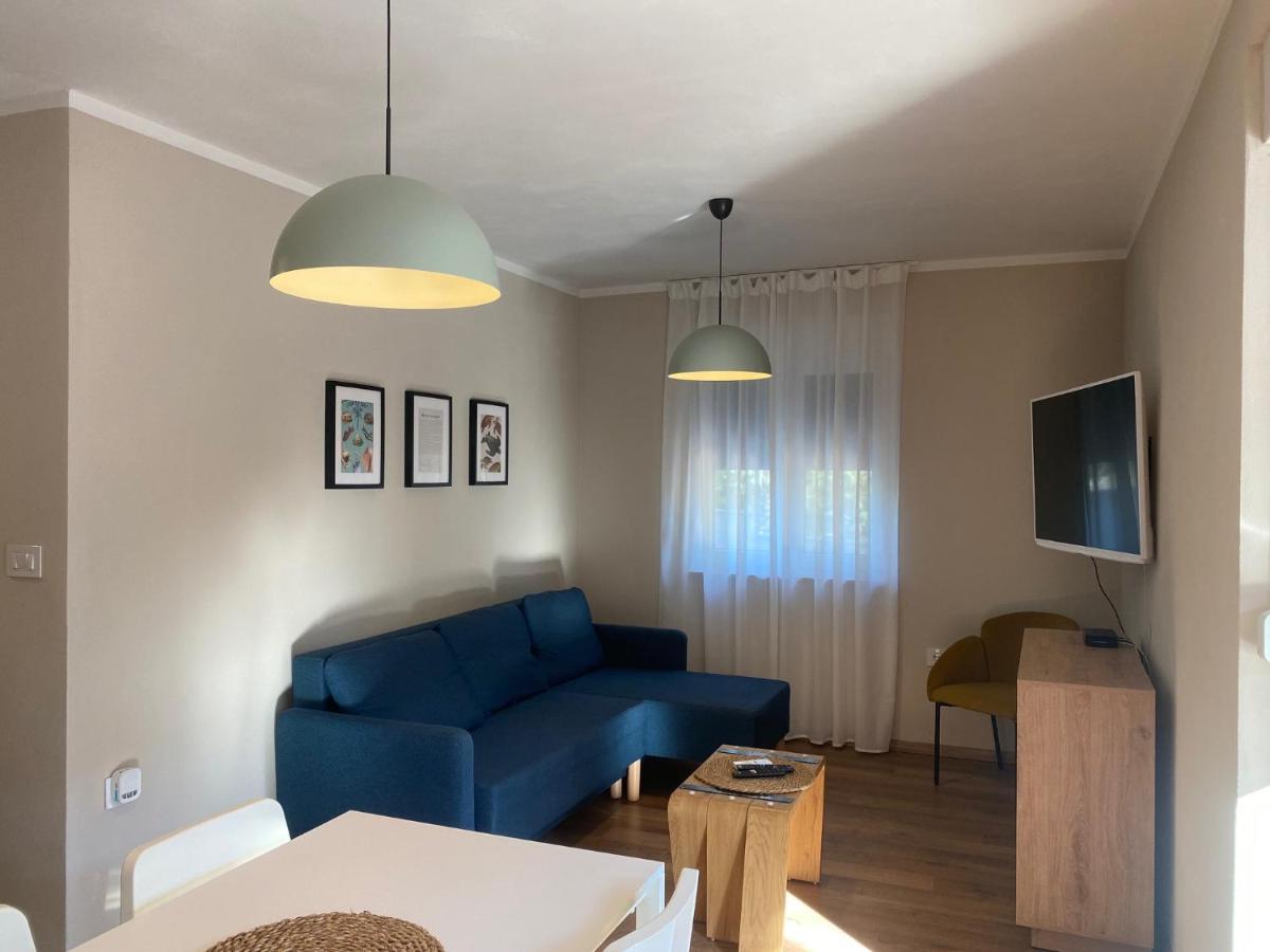 M Plus Residence Pinezići Exteriör bild