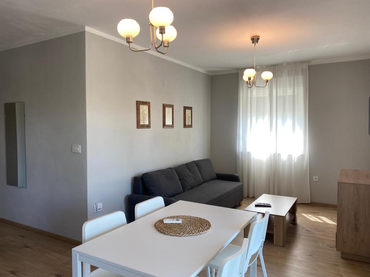 M Plus Residence Pinezići Exteriör bild