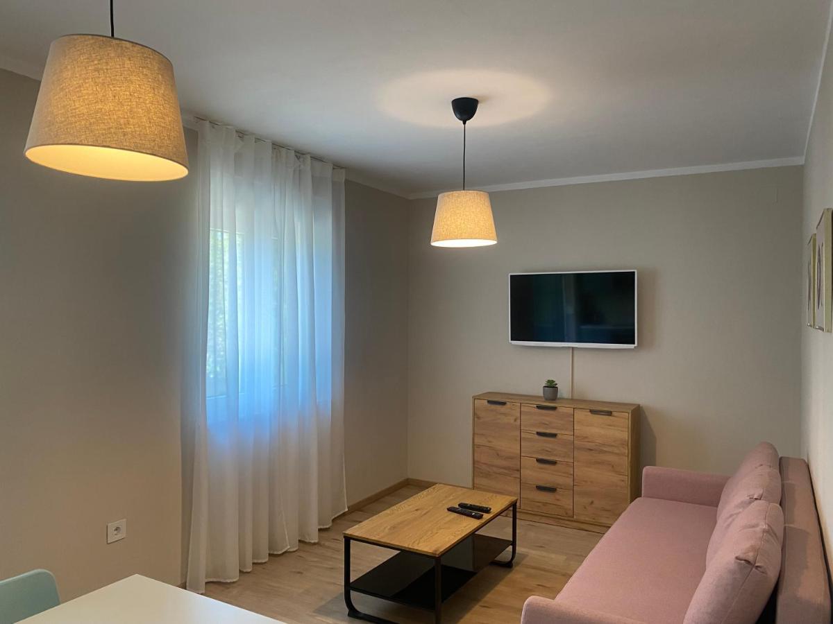 M Plus Residence Pinezići Exteriör bild