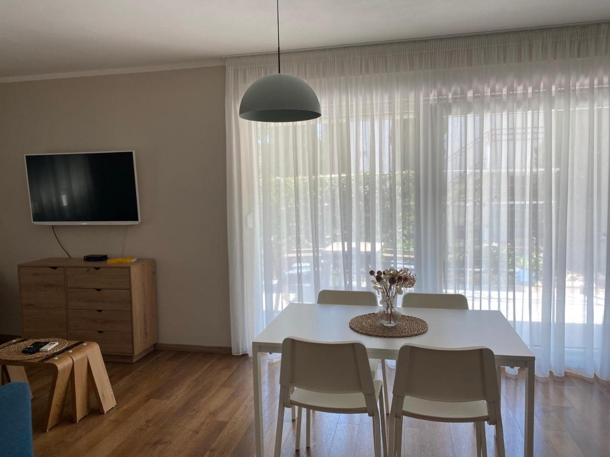 M Plus Residence Pinezići Exteriör bild