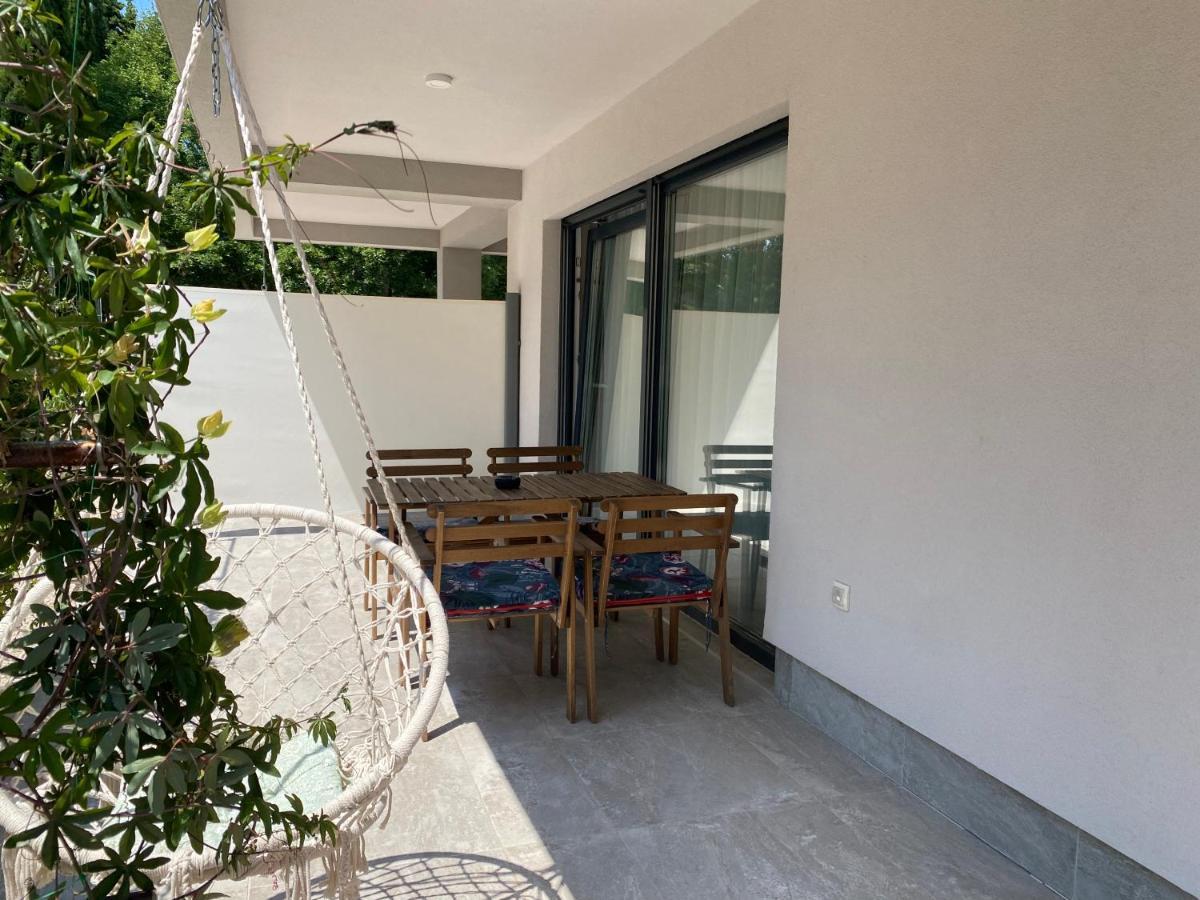 M Plus Residence Pinezići Exteriör bild